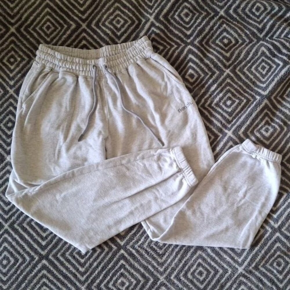 💥3/$20💥 Bench Women's Gray Tapered Sweatpants Size Small Petite Joggers